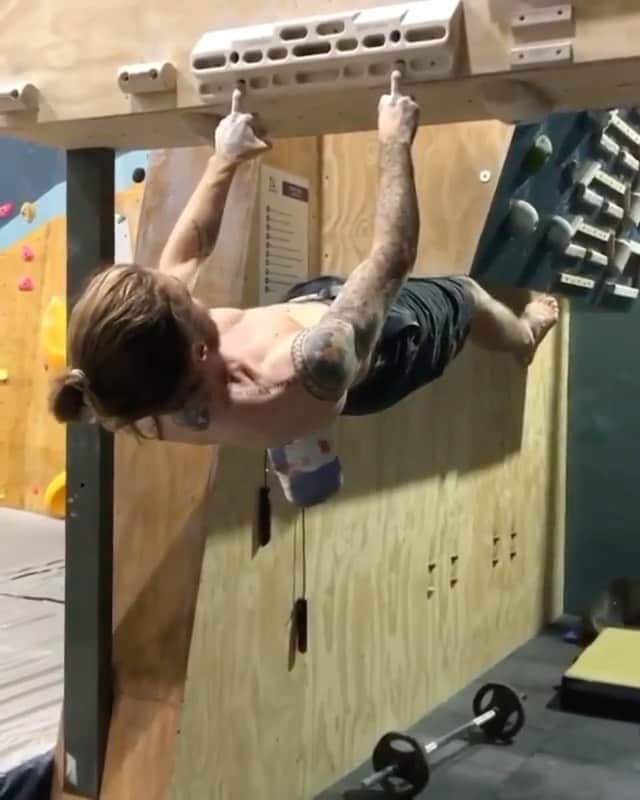 ジミー・チンのインスタグラム：「You don't become epically strong without putting in the work. @felipe.camargo making it look easy.   @thenorthface」