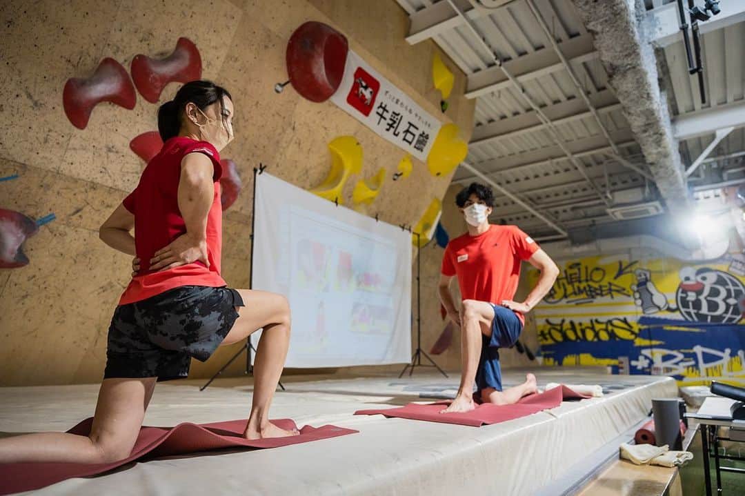 野口啓代のインスタグラム：「牛乳石鹸presents AKIYO'S Climbing & Conditioning Event  強くなるコアトレ スポーツクライミングのコンディショニング📕書籍販売を記念してイベントを開催させて頂きました！🎉🎉  まずは、このイベントに協賛して下さった牛乳石鹸さん、mandukaさん、施設を提供してくださったB-PUMP荻窪さん、講師の有吉与志恵先生、楢崎明智選手、カメラマンとして協力してくれた渡部桂太選手、ご参加頂いた皆さん、本当にありがとうございました😊🙏🏻  みなさんの真剣な表情、メモを取ったりビデオを撮影してる様子、沢山の驚きや笑顔を見ることができて幸せな時間でした🥹✨  イベント当日は、私と有吉与志恵トレーナーがやってきたことのほんの一部でしたが、やっと皆さんにお伝えするところまでやってきました📕  もっとこうしたい！お伝えしたい！よくなって欲しい！と欲が湧いてしまいました🤭またパワーアップして第二弾開催したいと思っているので楽しみにしていてください🔥  みなさんのクライミングLIFEがより良く、 楽しいものになりますように🫶🏻♥️  @cowsoapcp  @manduka_japan  @bpump_ogikubo  @yoshieariyoshi  @meichi_narasaki  @keita_watabe  #bbm #ベースボールマガジン社  #強くなるコアトレ  #スポーツクライミングのコンディショニング  ——————————————————————————— @au_official @raffinee_orientalbio @yushoku_inc @cowsoapcp @thenorthfacejp @lasportivajp @petzl_official  @newhale_japan @frictionlabs」