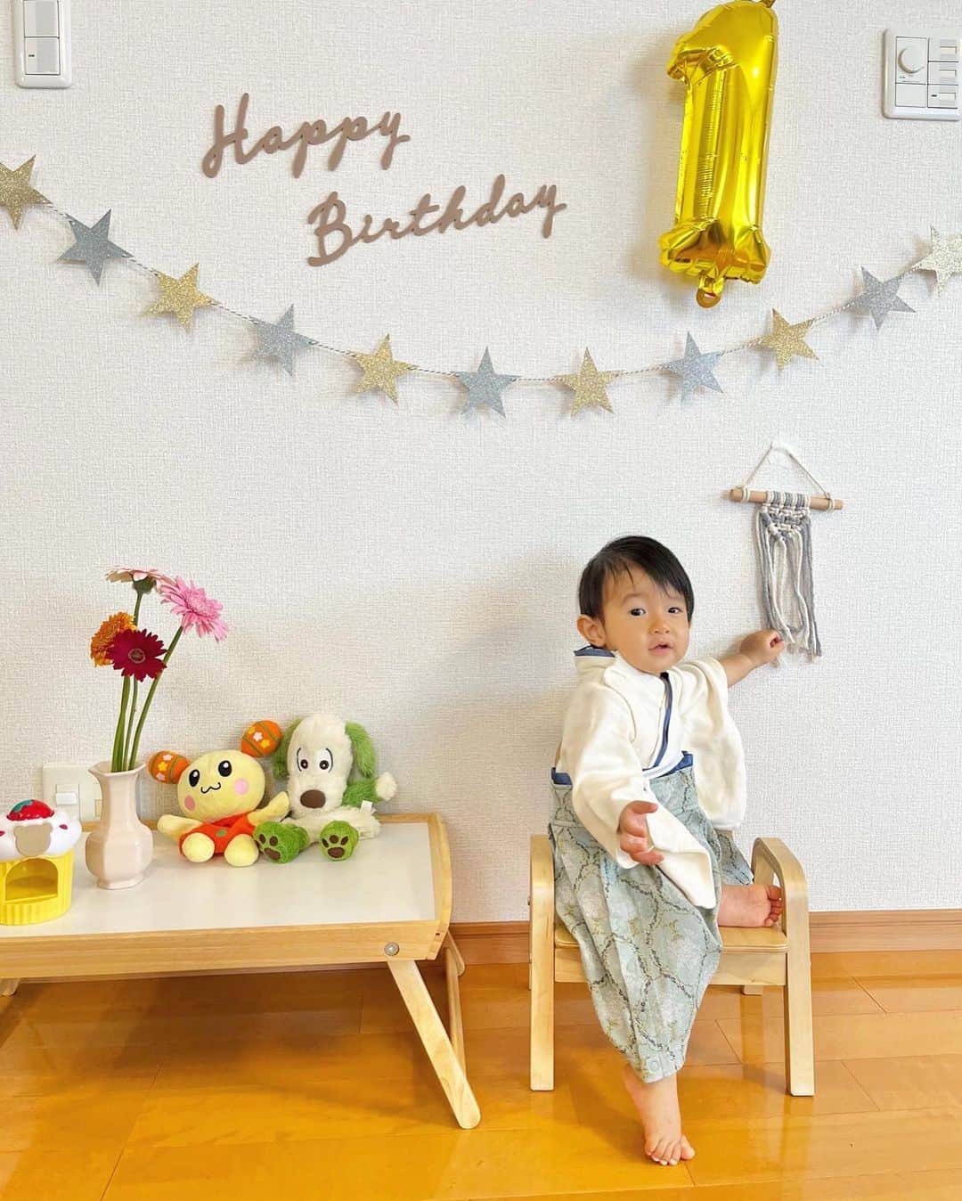 松本直晃のインスタグラム：「先日、6/15は息子の一歳の誕生日でした！  そして父の日には娘と息子からのプレゼント！  娘、息子、2人の成長を日々実感しております。  #1stbirthday #1歳誕生日 #娘息子 #父の日」