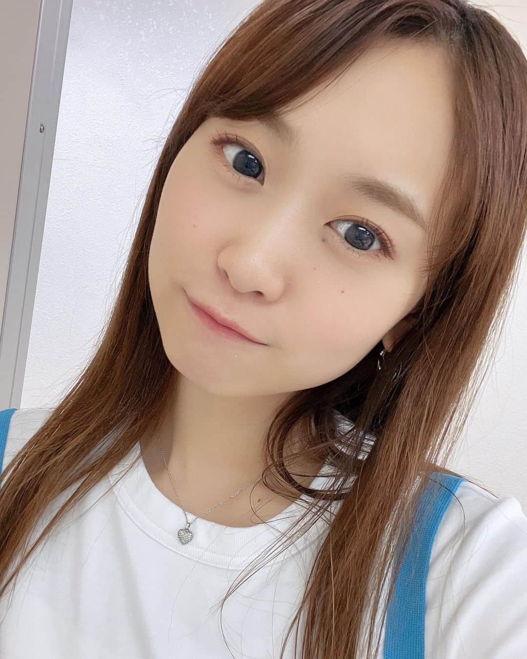 芹澤優のインスタグラム：「・  💙  #uniqlo  #maisonspecial  #city  #夏は前髪分けがち #分けずに家出ても #汗で結局分かれがち」
