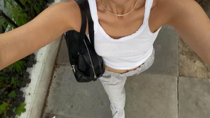 Camille Charriereのインスタグラム：「no makeup pjs and a white tank all summer long」