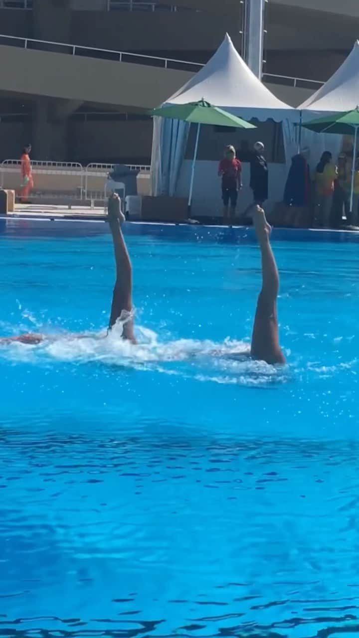 マリヤ・コロレバのインスタグラム：「Happy Olympic Day! Here’s a throwback to Anita and I’s last practice in Rio before the duet competition 🤩   What happened to Anita at World Championships yesterday was very scary to watch. Throughout my career I’ve had to save multiple teammates who blacked out, and although it doesn’t happen often on the world stage, it reminds us of just how difficult our sport is and how incredibly strong these athletes are.   I’ve been watching Anita grow tremendously as an athlete in the last few years and I’m so so proud of her for pushing herself to be the best she can be.   I’m just glad that she’s okay and am sending all my love to her and the rest of Team USA as they finish out the competition in the next few days ❤️   @anitaaalvarez @usaartisticswimming @teamusa @olympics @annavoloshyna @andreafuentes83」