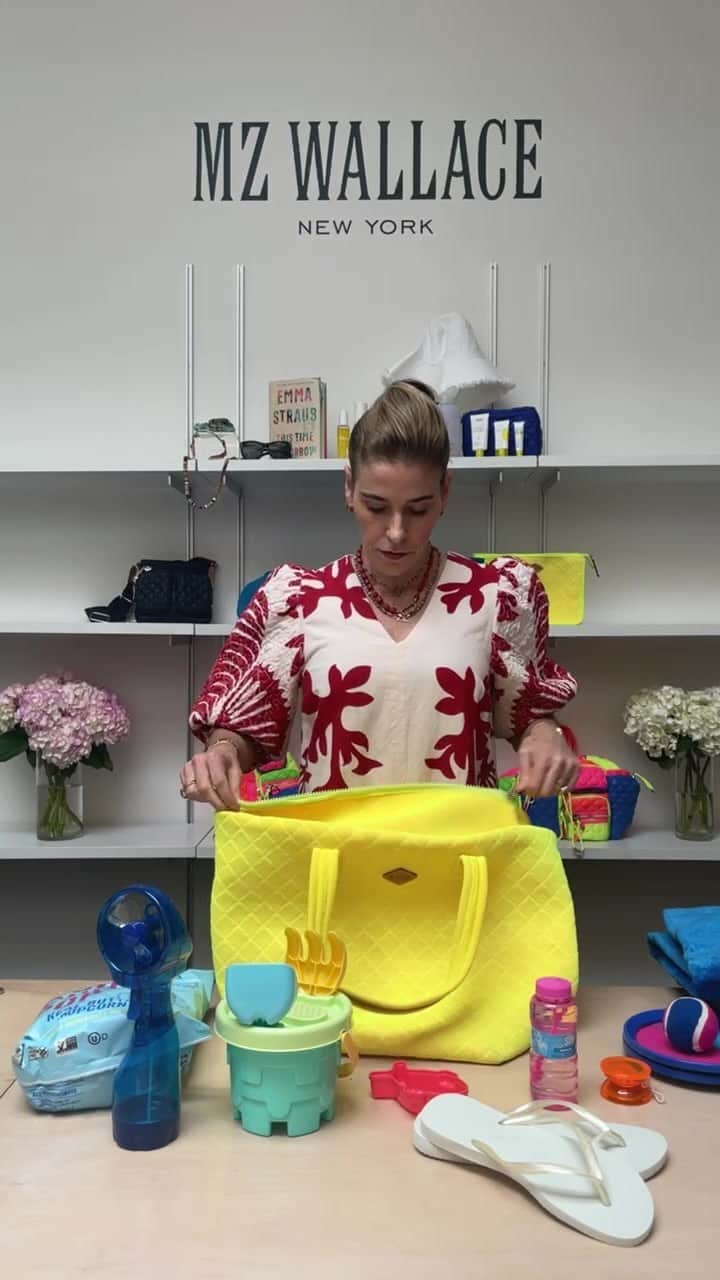 MZウォレスのインスタグラム：「Did you miss our LIVE? Watch @lucywallaceeustice showcase Summer Shop (beach bag favorites + new exclusive styles).」
