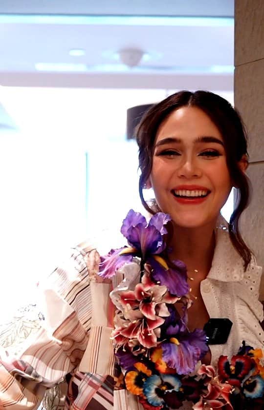 Araya Alberta Hargateのインスタグラム：「ฝากร้านหน่อยค่าาาาา #KOLStyle #Diversology #theatrebangkok @koleaders」