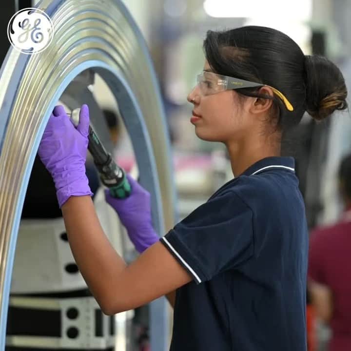 GeneralElectricのインスタグラム：「It’s International Women in Engineering Day! 📣  Today, we celebrate women who are changing the engineering field. Check out a few of GE’s 👩‍🏭👩‍🔬👷‍♀️👩‍💻who are breaking barriers to help build a world that works. Link in Bio. #INWED22」