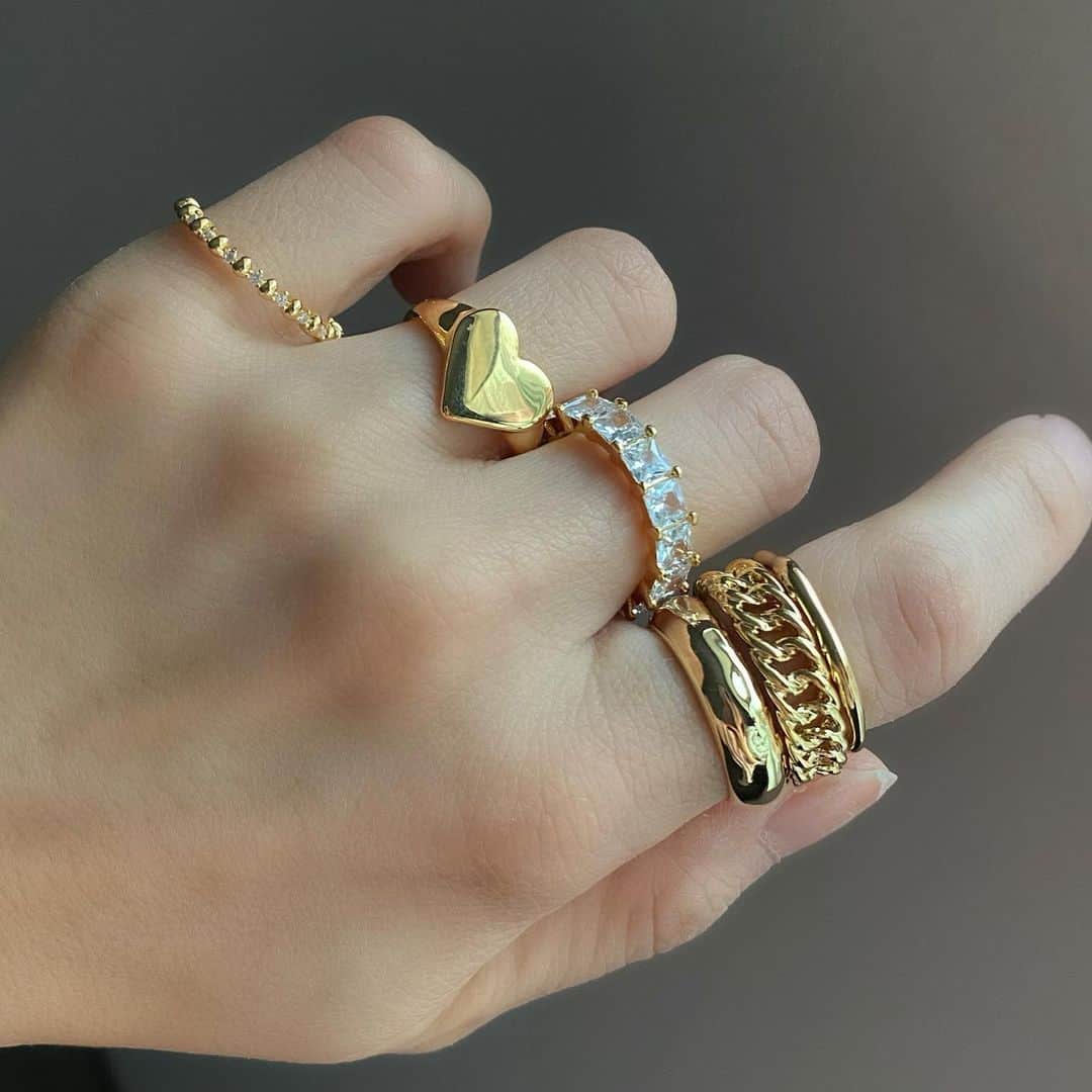 のインスタグラム：「Simple but pretty rings! Shop now: www.meekind.com #rings #jewelry #fashion #california #booklover #happiness #gift #birthday #friendship #losangeles #golfilled #bookstagram #book」