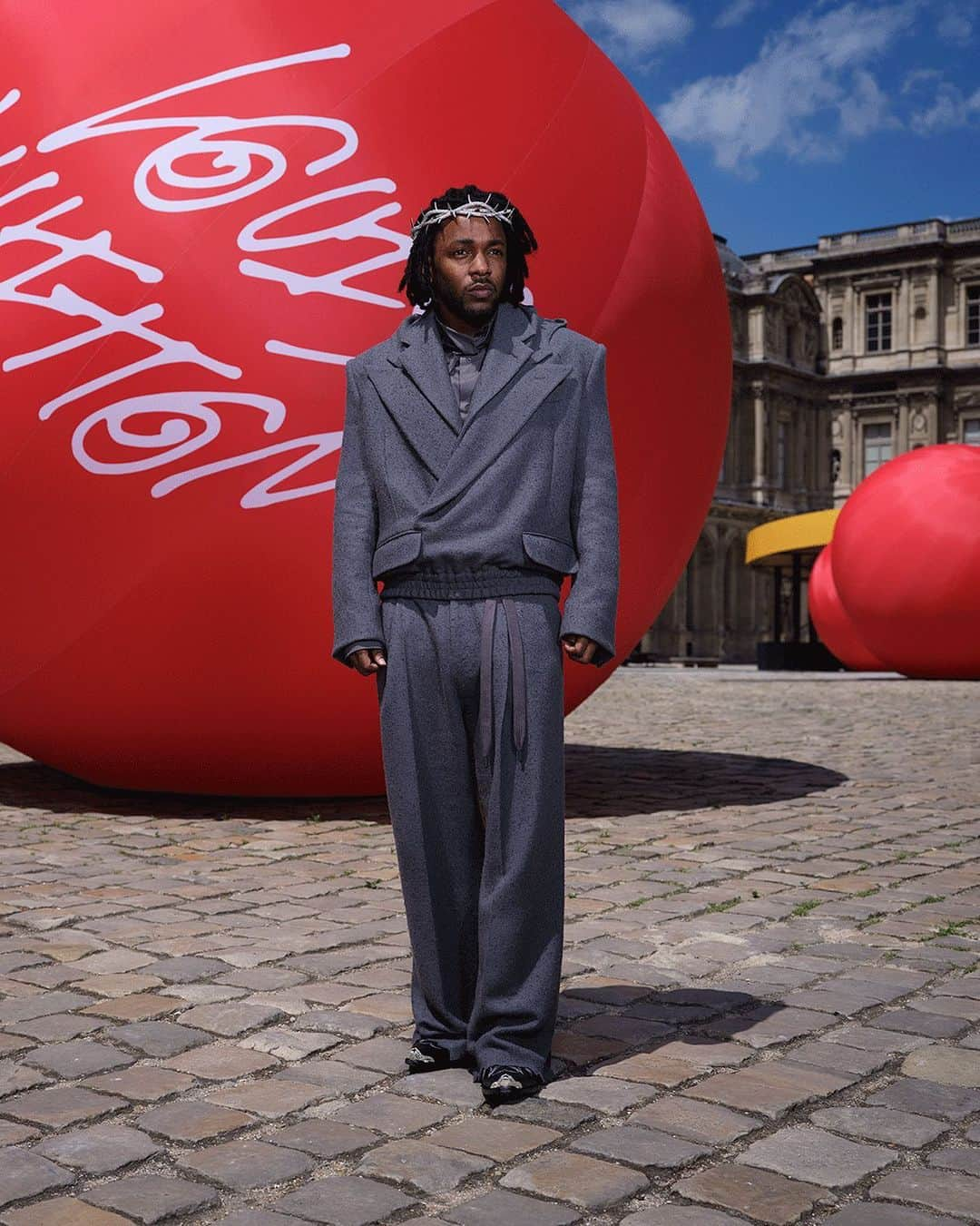 ルイ・ヴィトンさんのインスタグラム写真 - (ルイ・ヴィトンInstagram)「#KendrickLamar for #LVMenSS23. The influential musician performed live during the recent #LouisVuitton presentation at the Louvre. See more from the show via link in bio.」6月24日 9時12分 - louisvuitton