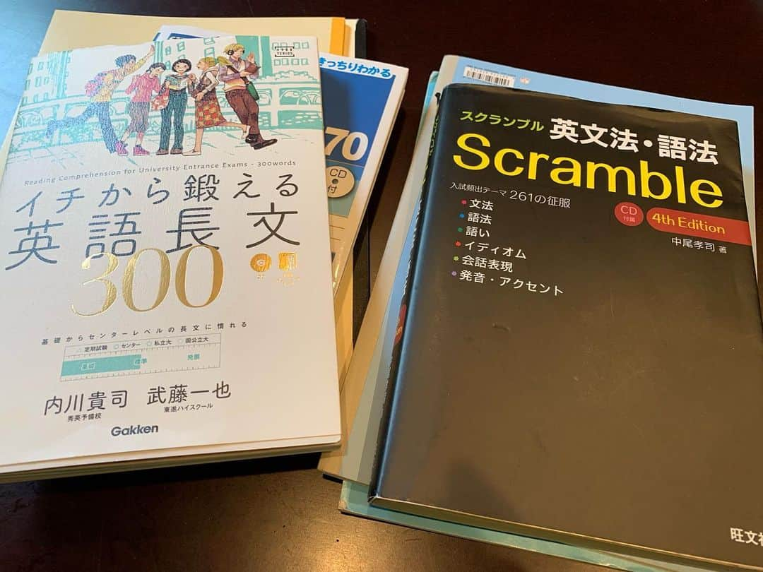 小倉優子さんのインスタグラム写真 - (小倉優子Instagram)「今日は、英語からやっています✨✨  長文を読むには、もっと単語を入れて文法もしっかりやらなきゃと感じています❗️❗️❗️  夏が終わるまでに基礎をしっかりしておきたいです🙏🏻🌟」6月24日 9時42分 - ogura_yuko_0826