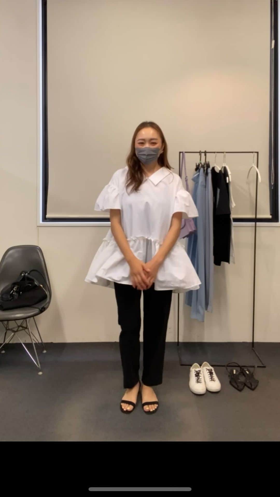 Keikooooooのインスタグラム：「@norc.jp さんとの企画で、この時期オススメのお手入れも楽な機能的なパンツをご紹介させて頂きます。 良かったらご覧ください💙  ✔︎サイトで、︎プレセール中✨ ご紹介させて頂いたパンツもお得に購入出来ます👏🏻  #norc#norcbytheline#ノーク#ノークバイザライン#ママコーデ#シンプル#シンプルコーデ #カジュアルコーデ #大人カジュアル#夏服コーデ」