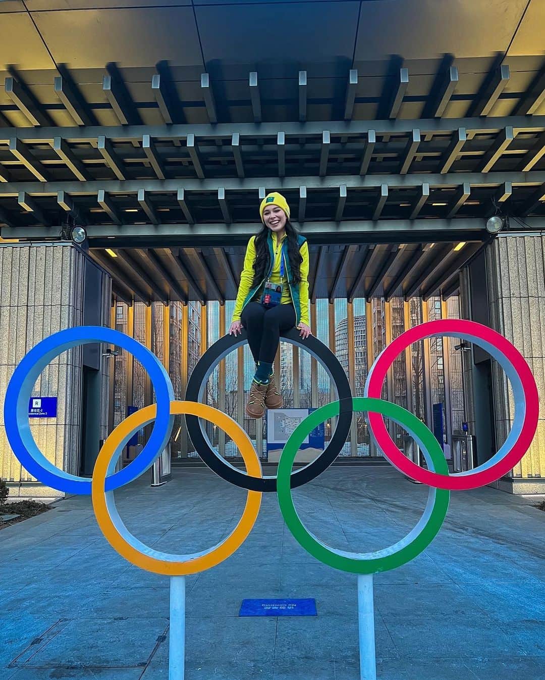 カイラニ・クレインのインスタグラム：「Happy Olympic Day! Forever grateful for the best memories of my life 🤍🇦🇺 @ausolympicteam @owi_aus @7olympics @iceskatingaustralia #olympicday #olympics」