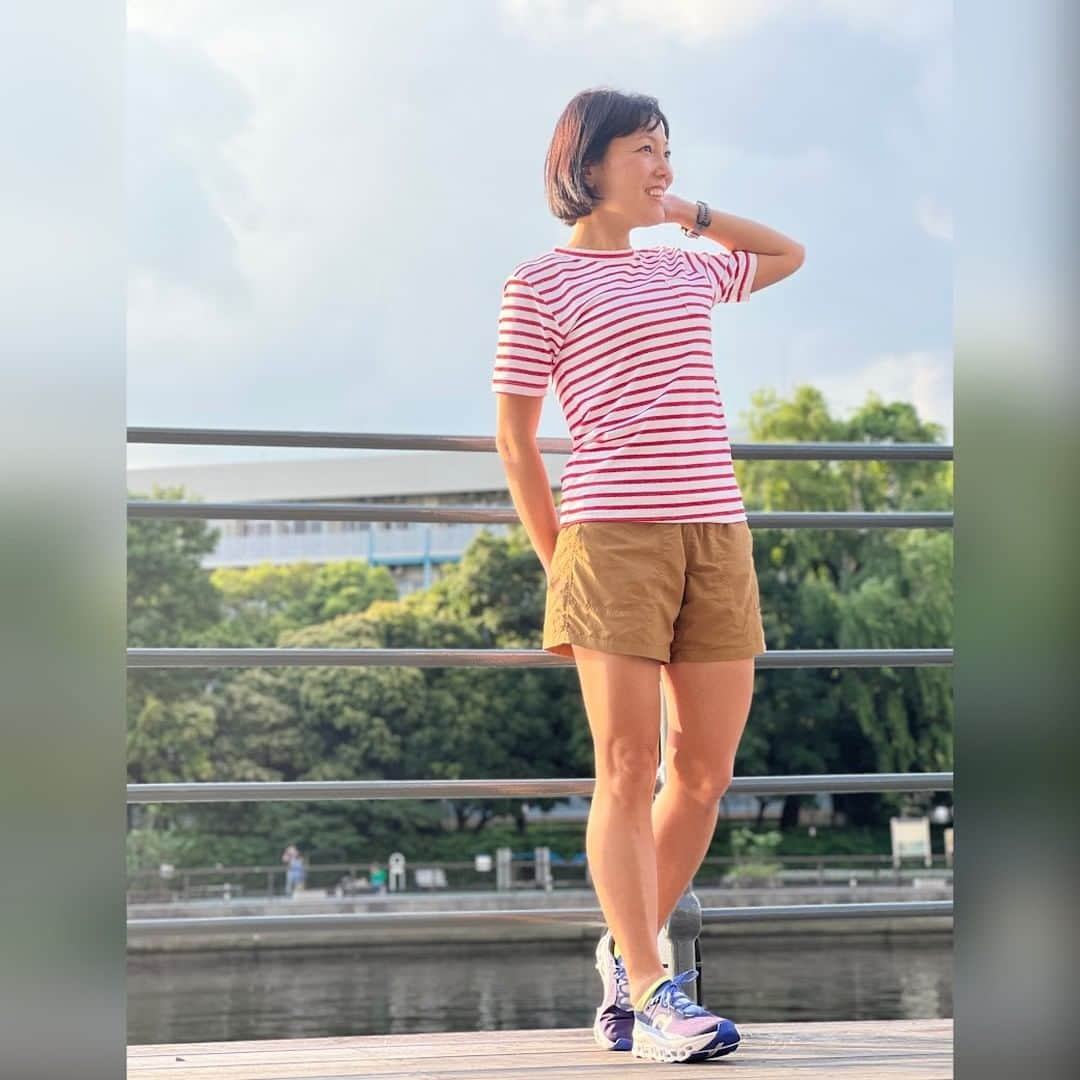 run+さんのインスタグラム写真 - (run+Instagram)「今週末は相当暑いらしい。 なので、夏の陽射しが待ち遠しくなるボーダーTeeをご紹介m(_ _"m)  ストレッチの効いたしなやかな肌触りでストレスフリーな着心地を実現。 吸水速乾と消臭の生地で汗を沢山かく日にも頼れるスペック。 同生地のアームカバーは梅雨冷えの日や寒暖差のある時期にも温度調整に活躍。  週末は暑いらしい天気予報も何だか楽しみ #ボーダー柄だけど気持ちはボーダレス  ______________________________  ◼︎BorderPokeTee ¥14,656（tax in） #GLF022 ______________________________  詳細＆購入は @glanful ストーリー&プロフィールURLから✔  #glanful #走れるオフィスウェア #グランフル 誰ともかぶらないウェア  #アクティブウェア #アスレジャー #帰宅ラン #しごおわラン #隙間ラン  #梅雨 #シャワーラン #街ラン #街RUN  #ラン #ランニング #RUNNING #ランナー #runner #ランウェア  #ハシリマシタグラム #ハシリマスタグラム #igランナー #igランナーズ はしるひと  #ランニング好きと繋がりたい #ランニング好きな人と繋がりたい #ランナーさんと繋がりたい #igランナーズと繋がりたい #ランニング女子  RunForSmile Runday RunLovesLife runstagram @runplus aday EveryDaySpecial」6月24日 20時00分 - runplus