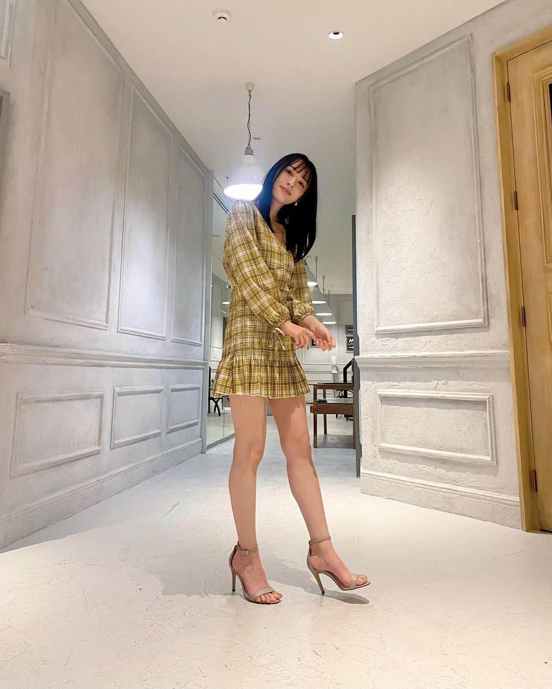 神部美咲のインスタグラム：「ふりかけみたいな色の ミニスカワンピ🫢（のりたま）  みなさま良い週末を！！！🥰  #週末はウマでしょ #恋んトス #宝塚記念   #ミニスカ」