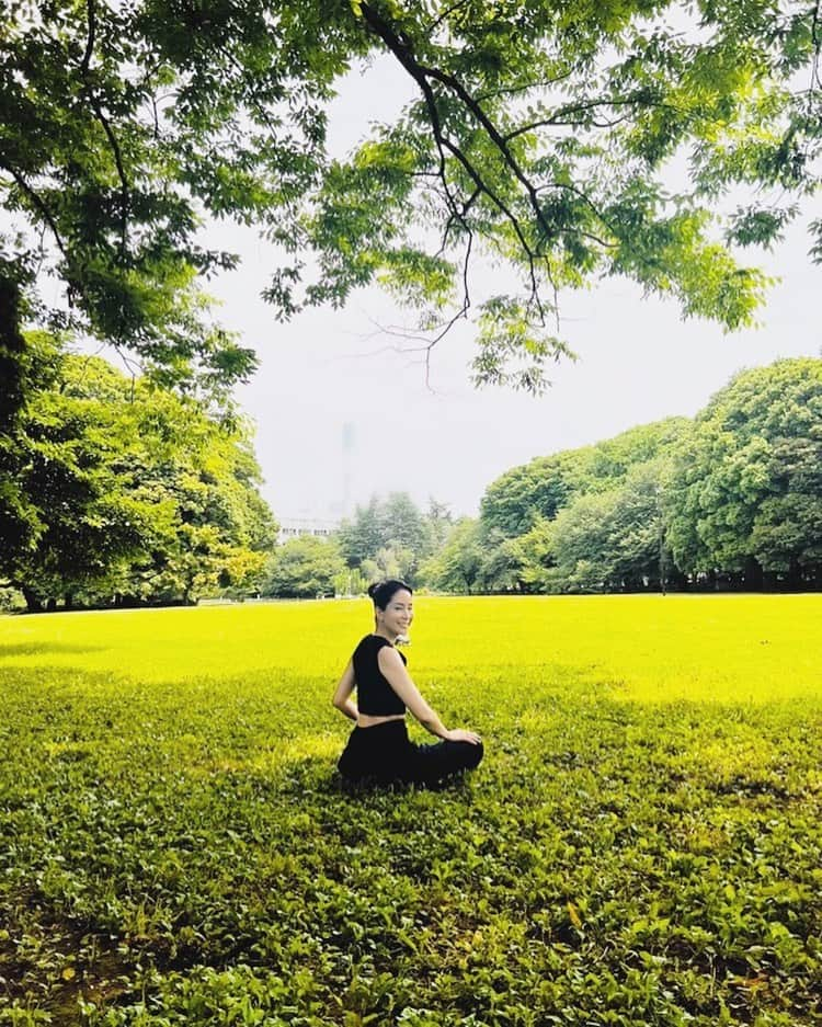 内田恭子さんのインスタグラム写真 - (内田恭子Instagram)「Meditation practice! 楽しみにしてて！  #meditationpractice #meditationspace #meditate #瞑想 #mindfullness #mindful #mbsr #マインドフルネス #mindfulnessmeditation #mindfulnesscompassion #内田恭子 #kyokouchida」6月24日 20時51分 - kyoko.uchida.official