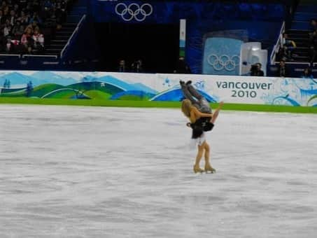 シネイド・ケアーのインスタグラム：「Happy Olympic Day…🎉 Turin 2006 and Vancouver 2010 #olympicday #teamgb #britishiceskating」