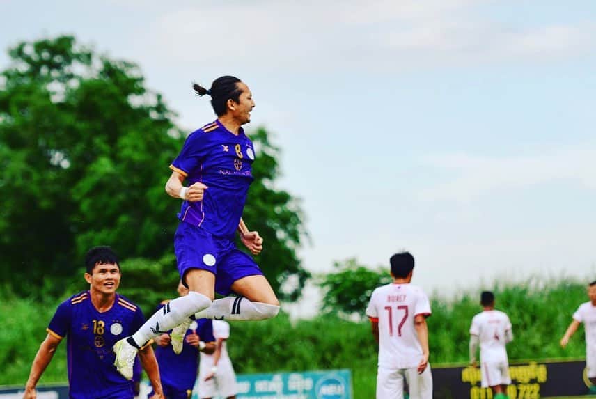 木暮郁哉さんのインスタグラム写真 - (木暮郁哉Instagram)「Let's go NAGA!!!  いよいよ明日からリーグ戦の2nd roundがスタート。 全力でサッカー楽しむぞ！！ 🕞Tomorrow KickOff time 15:45 🏟 Cambodia Airways stadium  #カンボジア #ナガワールド #プノンペン #cambodia #nagaworldfc」6月24日 21時05分 - fumiya_kogure