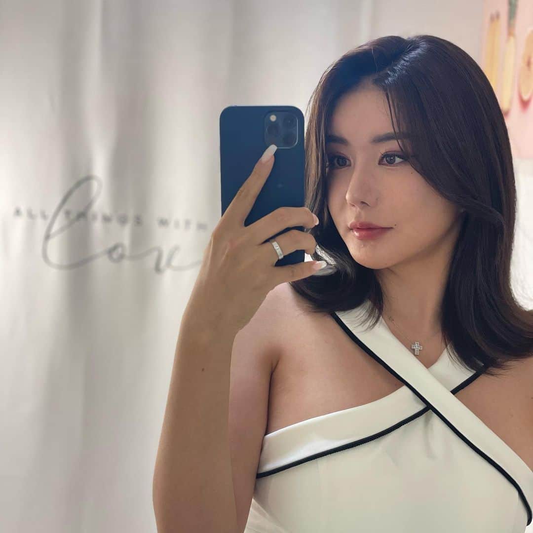リュ・ジヘのインスタグラム：「머리에 힘 좀 준 날🍸」