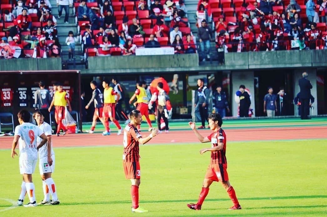 田中達也さんのインスタグラム写真 - (田中達也Instagram)「自分自身がどのような状況に置かれていても常にチームのためにベストを尽くすことができる選手だったし、その振る舞いが最高にかっこよかったです。  ほんとにお疲れ様でした🙏  #鈴木翔登 #同期」6月24日 16時27分 - tatsuya__tanaka