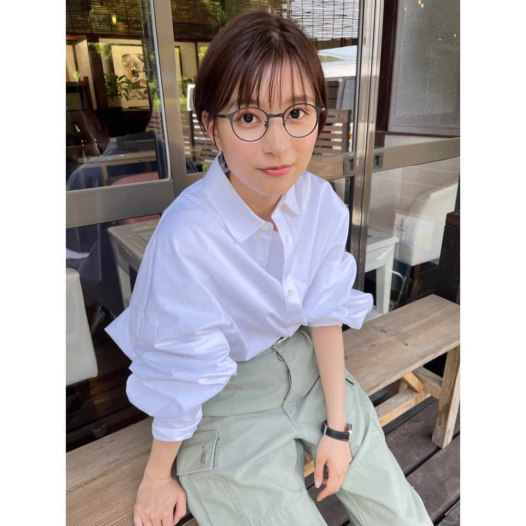 芳根京子のインスタグラム：「可愛い色のリップつけてもらって喜んでる人、です😚  #mina」