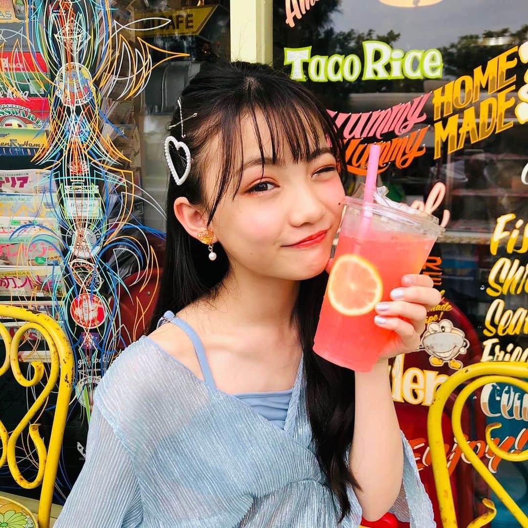 ニコ☆プチのインスタグラム：「🌺🌷🌸🌹 沖縄撮影オフショット💖 あんにゃかわいい〜💞 明日はニコ☆プチネットで沖縄撮影2日目の『撮影日記』が公開されるよ💓こっちにもオフショットがいっぱいあるから見にきてネ💕 #星乃あんな #ニコプチ #沖縄」