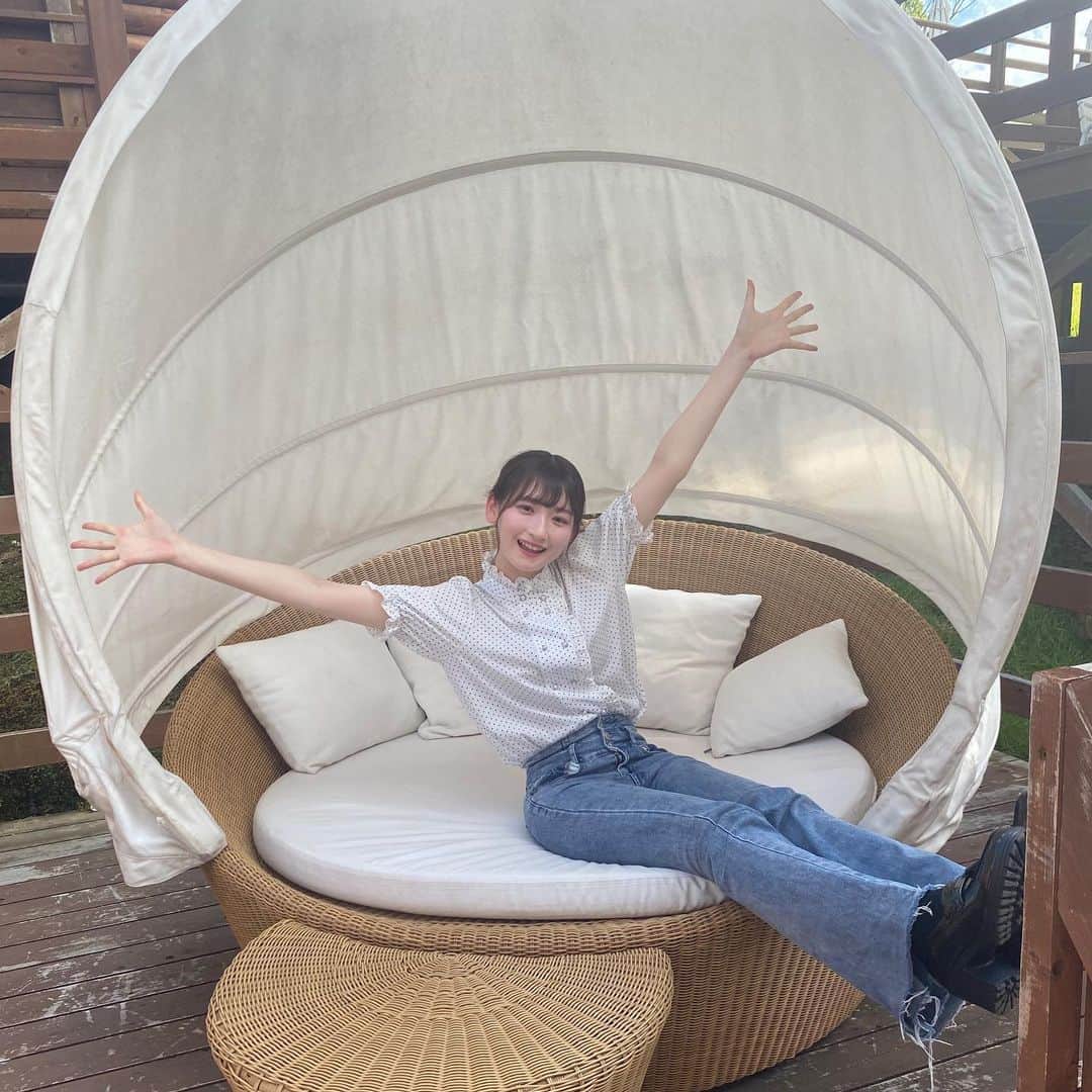 近藤あさみのインスタグラム：「#ネスタリゾート神戸 さんに行ってきました！！ロケでした！ ネスタに入った瞬間楽しそうなものが目にたくさん入ってきて入園と同時にワクワクです！！ 私たちはグランプBBQパークでBBQさせて頂きました🥓 自然豊かな場所でBBQできて最高でした🥰皆さんも是非行ってみてくださいね🤍 #ネスタ #ネスタリゾート #自撮り #ootd」