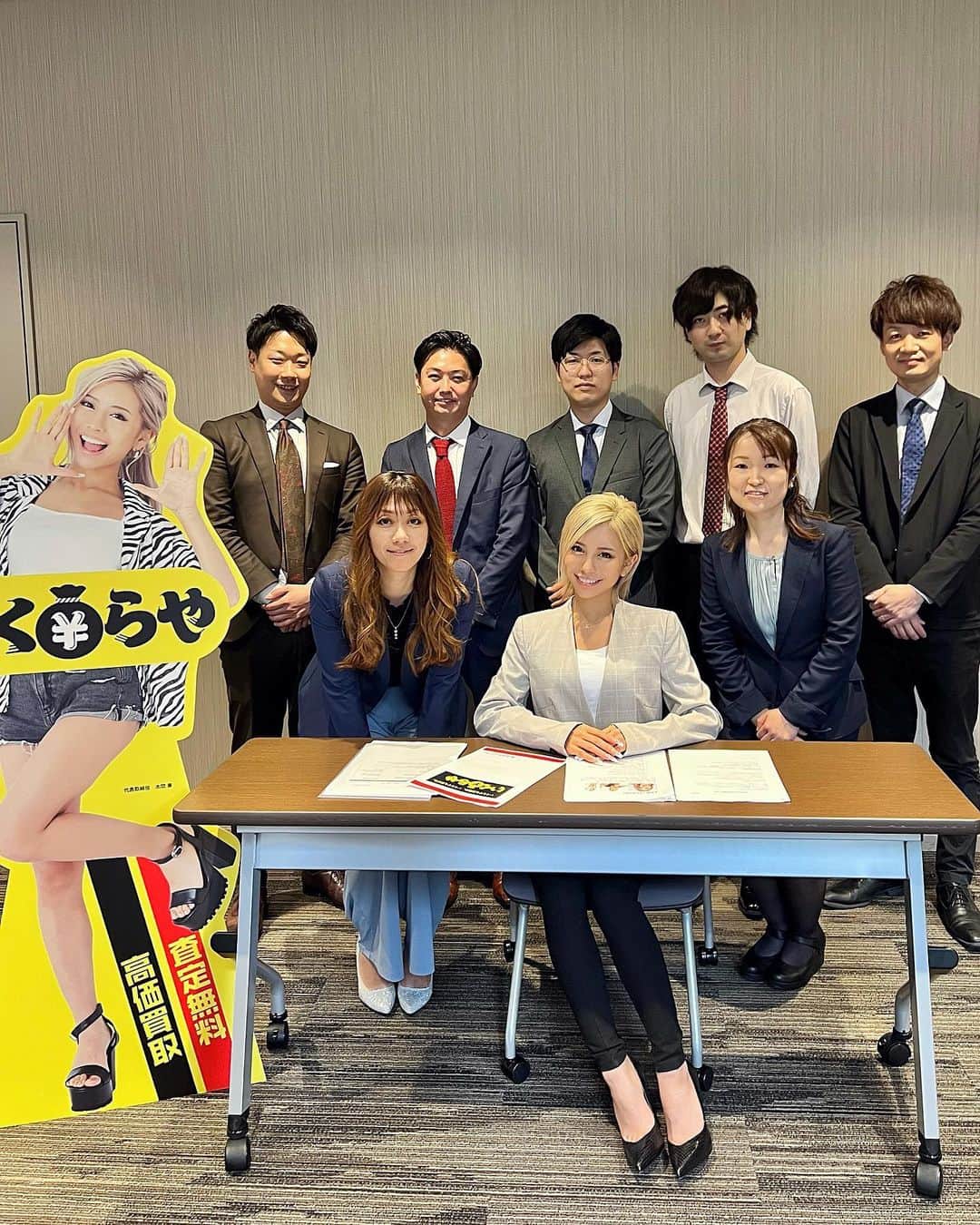 華のインスタグラム：「【 御挨拶 】  この度、株式会社エニワンを設立し 買取専門店『 いくらや 』を 全国展開させていただきたく運びとなりました🎉  "同世代のみんなと頑張りたい"  不透明なお金の稼ぎ方や、 将来性のないビジネスが流行っているように見える今の時代、 心から楽しいと思いながら仕事ができ収入にも満足できる、 そんな環境を提供したい。  という思いから『いくらや』のプロジェクトを始めました。  全国でフランチャイズ加盟店を募集し、 若者も活躍できる環境を作ります。  中卒、低学歴のギャルでも起業ができるんだ、 社会貢献ができるんだ、 稼げるんだと沢山の方の希望になればと思います。  もしチャレンジしたいと思っている方がいれば是非 私と一緒に挑戦していきましょう✨  株式会社エニワン 代表取締役　本間華  (お問合せはホームページにてお願い致します)」