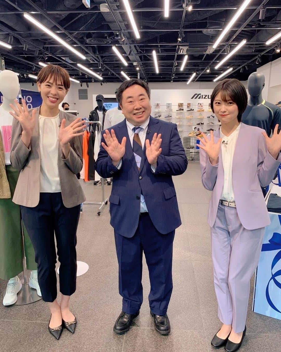 のインスタグラム：「・ 明日6月25日土曜日 BS-TBS  18:30〜 【御社でインターンよろしいでしょうか？】 ・ 今回はミズノで1日インターン生に‼︎ 私は、見守り人として出演させていただきました。 ・ 塚地さんは、とても優しくてたくさんお話ししてくださいました🥺 ・ 工藤さんと目が合ったら、綺麗で大きな瞳に吸い込まれそうになりそうでした🫣✨ 気さくに話しかけてくださってとても嬉しかったです🥺 ・ 明日ぜひご覧ください🌷 ・ ・ #御社でインターン  #BSTBS #ミズノ #ネーションズリーグ  #塚地武雅 さん #工藤美桜 さん」