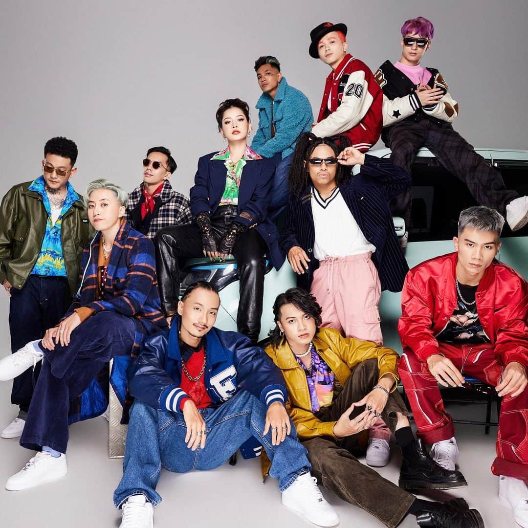 Chi Puのインスタグラム：「Để mà nói về độ ăn chơi 😎 Anh em Phanh Cóc hẹn gặp các bạn tối nay trên #StreetDanceVietnam !!!  Styled by @kenshi.pham  Photo @manhbi  Make up n hair @hiwon2412 @jiminhw309  Costume @gucci @khonhaminh   @dmon1110 @loitheboi @mc.buckk @lyn_theart @kirbylrc @dangquan.2106 @sown_luong @sailor.d99 @hoangold.tattoo @tuongmilo」