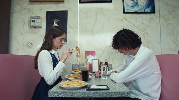 ノア・センティネオのインスタグラム：「Maybe go watch this」