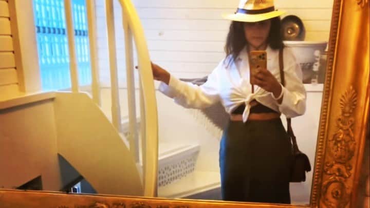 のインスタグラム：「Few days off shooting.. Merhaba #turkie #karaburun #istanbul @rotaotelrestaurant @hammamhane .. my Palestinian grandmother is half Turkish.. I am so happy to be here and learn about some of my ancestors #culture.. #food.. #music.. ❤️」