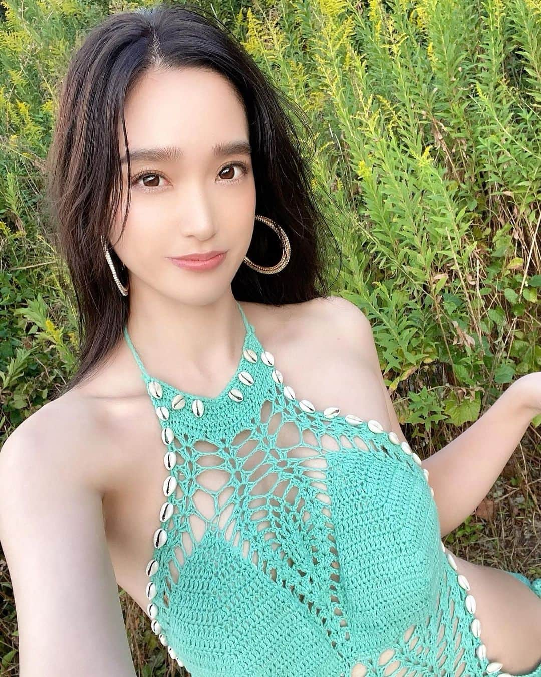 のインスタグラム：「【プレゼント企画🎁】 私のデジタルブロマイドを、今話題の #NFT として『Adam byGMO』で無料プレゼントします💝 伊豆にて、館林様( @tatephotox )に撮影していただいたショットです📸  レア度が異なる数種類のカットから1種類がゲット出来ます✨ 他では見られない特別なブロマイドなので、皆さんゲットしたらどんなのが当たったか是非教えてください💖  カードのランク N(ノーマル) R(レア) SR(スーパーレア)  🎖UR(ウルトラレア)🎖  プレゼントURL➡️https://adam.jp/ja/airdrops/otaasami01?aid=6015af5297c74549981611f4e59c992f  #nft #nftjapan #freenft #racequeen #model #swimwear #bikini #レースクイーン #水着」