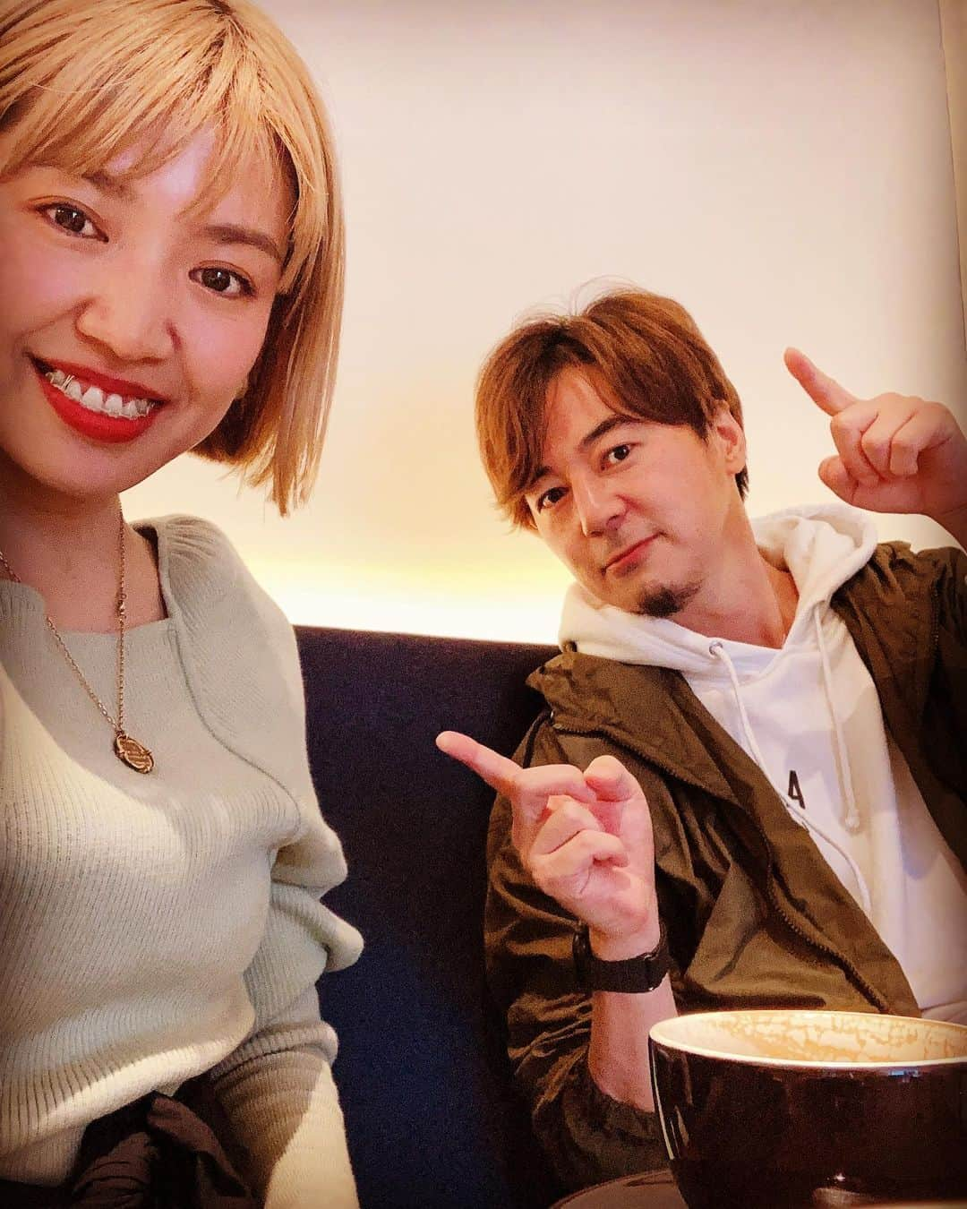 井上裕治さんのインスタグラム写真 - (井上裕治Instagram)「コンビニのLAWSONさんの店内放送で毎日流れている『前陳』ソング。 新作を手がけさせてもらって オンエア中です🎵🎸🎤  今回も歌唱はハルちゃん 歌声サイコー🙆🏻‍♂️🤤  前作からクセが強すぎる曲調もパワーアップ！ 更に春頃には前作のロックバージョンも手がけ、オンエアされてました😎  みんなLAWSONに入ったら耳をすまそう👂🤓 #コンビニ #lawson #ローソン #前陳 #前陳前出しフェイスアップ #店内放送」6月24日 22時24分 - yuji_inoue_music