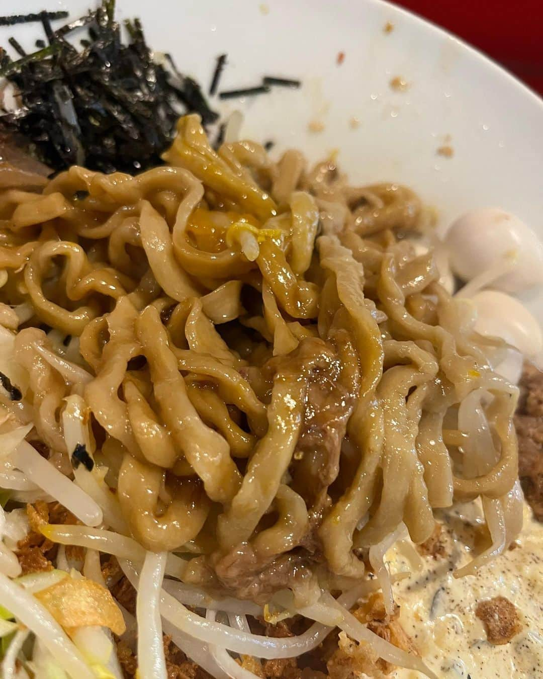 山崎晃平さんのインスタグラム写真 - (山崎晃平Instagram)「ラーメン豚島  溝の口で遊ぶ時の昼飯はここ  麺少なめ白アブラマシ  #ラーメン #ラーメン二郎 #二郎系ラーメン #溝の口グルメ」6月24日 22時59分 - yamapon_fabi