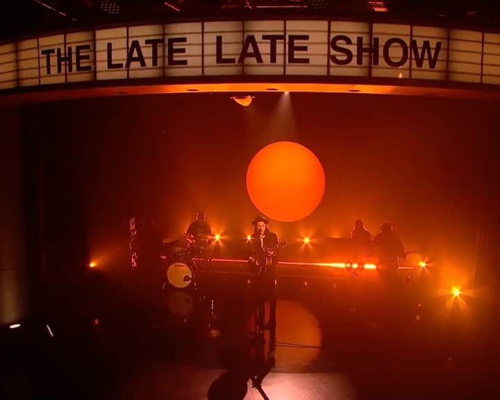 のインスタグラム：「Thanks so much for having me @latelateshow. Felt great to be back 🤘🏻 Watch back my performance of One Life right now on YouTube x」