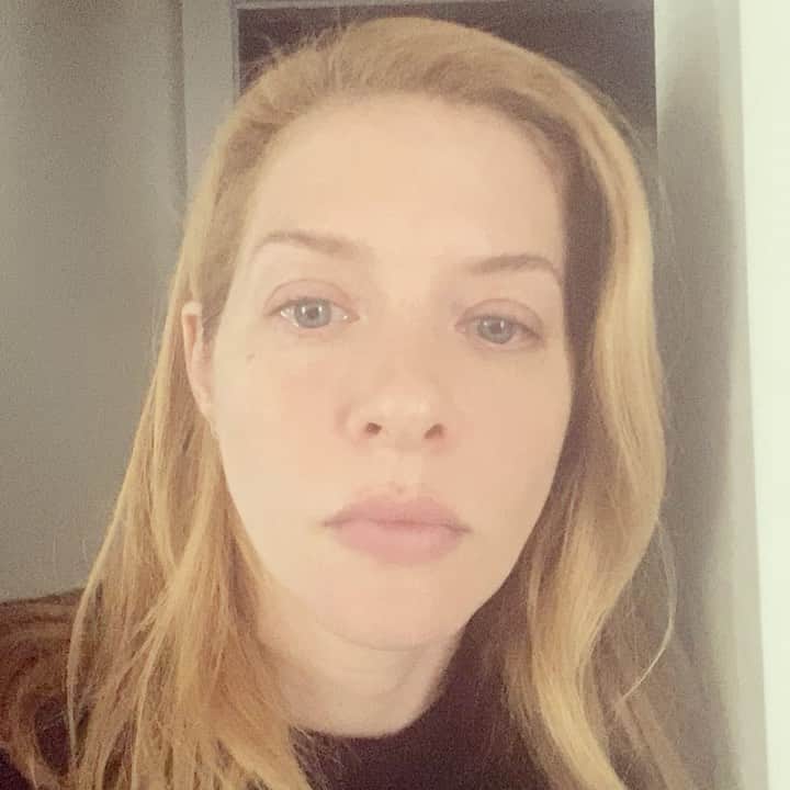 レイチェル・レフィブレのインスタグラム：「So much more to say and do but for now this felt like the first thing I needed to say.  So much harm will come from this. It will start with women feeling ashamed and hiding in darkness; it will end with statistics of illness, permanent harm, and death among our women of childbearing age. This won’t save “babies,” it will harm and kill women. Millions are saying it, mark our words.」
