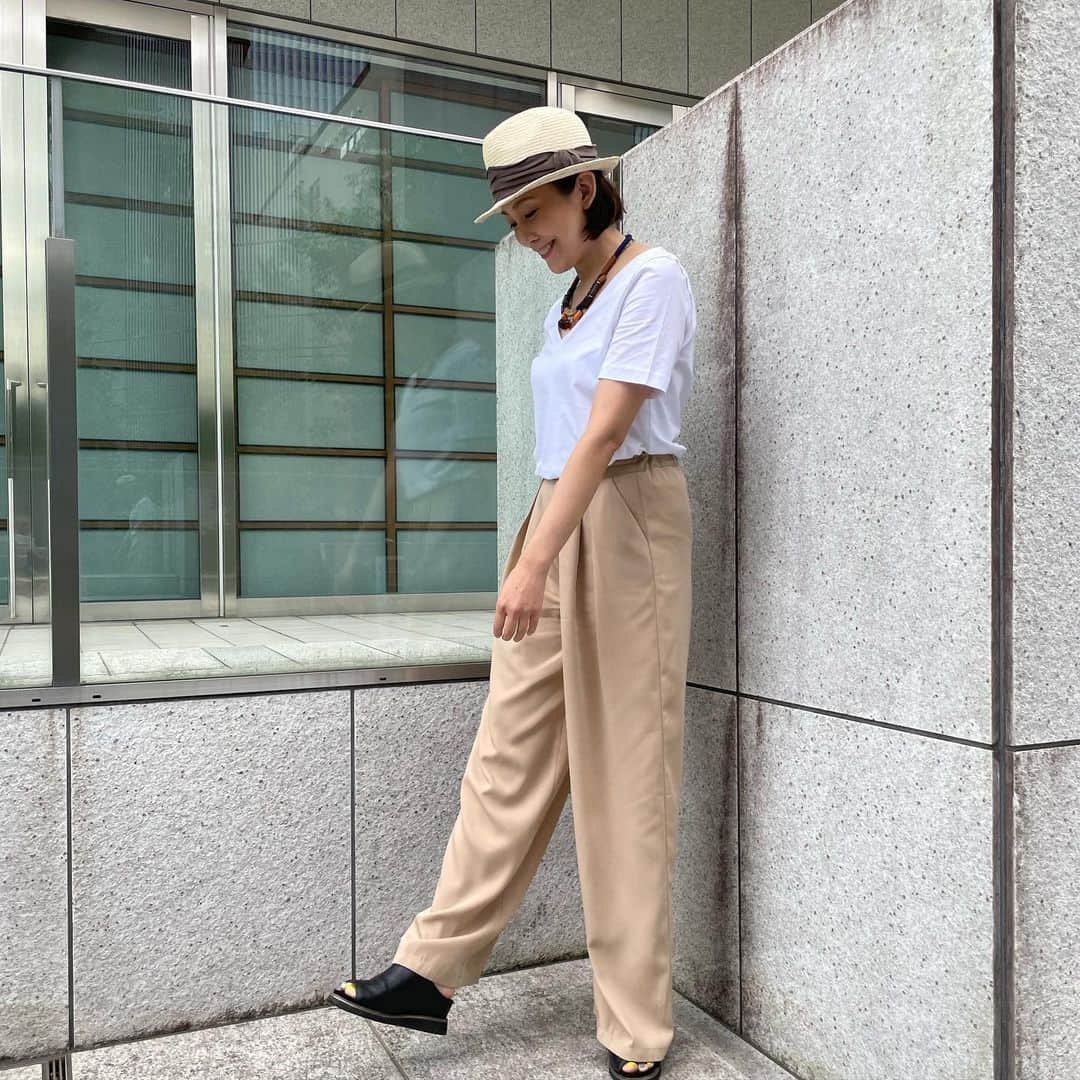 田中美里のインスタグラム：「明日のモーニングクルージンはメダカのお話。  メダカのスペシャリスト 花小屋の戸松 具視 さん @fake_tomomi__221  に お話ししていただきます。  メダカって色んな種類があって、とても綺麗で奥が深い。  Sompo  Japan presents MORNING CRUISIN’ は毎週土曜日朝9時からです。  よかったら聴いてくださいね。  写真はいつかのラジオ帰り。  #radio #bayfm #bayfm78 #モーニングクルージン  #radikoでもお聴きいただけます📻」