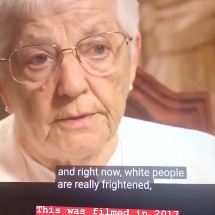 のインスタグラム：「If you’ve been asking yourself WHY? Why this methodological, UNRELENTING, feverish assault on women’s rights? Listen..  Juuuuuust LISTEN. 🗣🗣🗣  #AsAlways #AsAlways #FEAR #Racism 🙄🙄 #JaneElliot #BirthDerth #RoevWade #BenWattenburg」