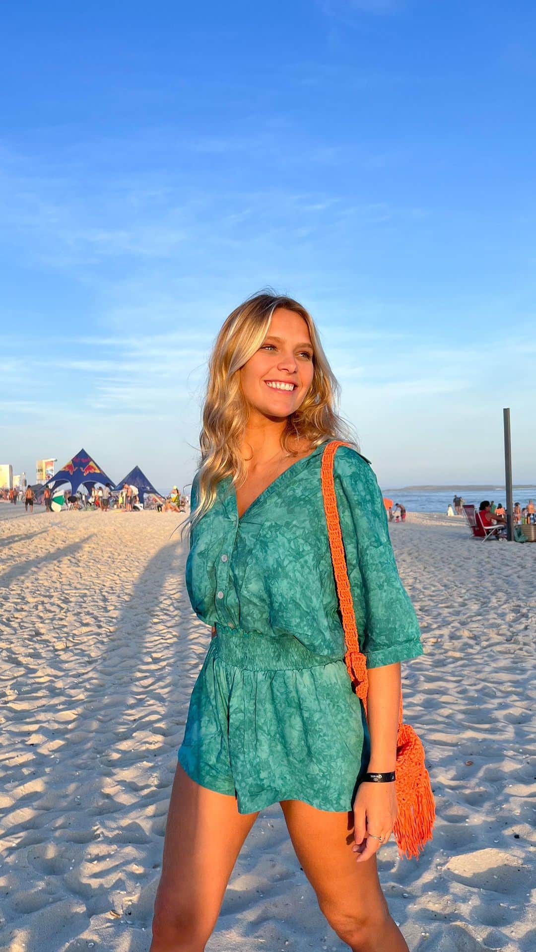 イザベラ・サントーニのインスタグラム：「Golden hour 🌅」