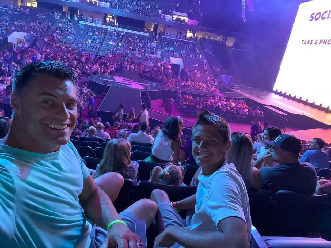 ジェイソン・スタンリッジのインスタグラム：「#dudeperfecttour」