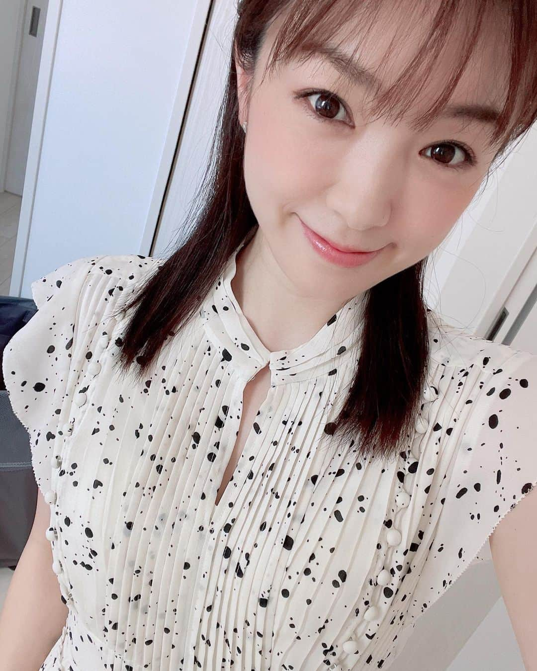 齊藤夢愛のインスタグラム：「また一つ年を重ねました🎂 10代から精神年齢は変わってないような気もしますが、 今年は母になってはじめてのお誕生日🎂🎉 . いくつになっても可愛いママでいたいなぁ😊 . 今日はファンの皆さんにリモートでお祝いをしてもらい、幸せいっぱいのお誕生日を迎えられました💓 . 今後ともよろしくお願いいたします^ ^ . #お誕生日 #バースデー #新米ママ #可愛いママになりたい #いつもありがとう」