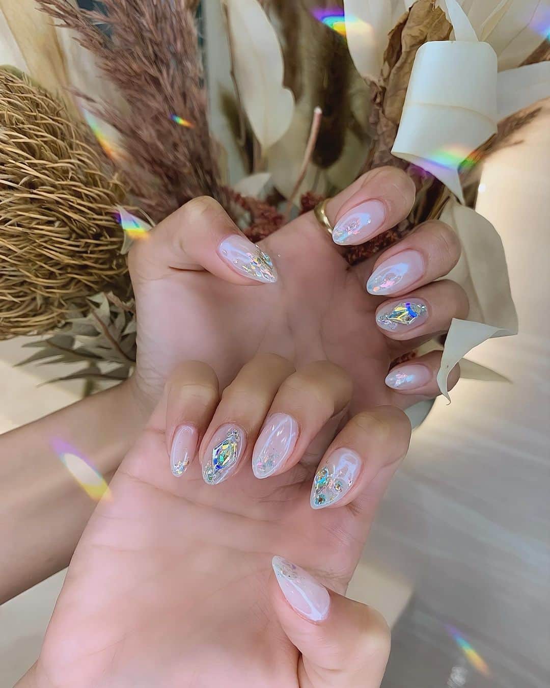 のインスタグラム：「new ネイル💅夏っぽくキラキラ  @yuuuuuuuko1224 @lapis_eyelash_nail @lapis_n07   今回初めてお任せにしてみたんだ！ いつもありがとうございます！」