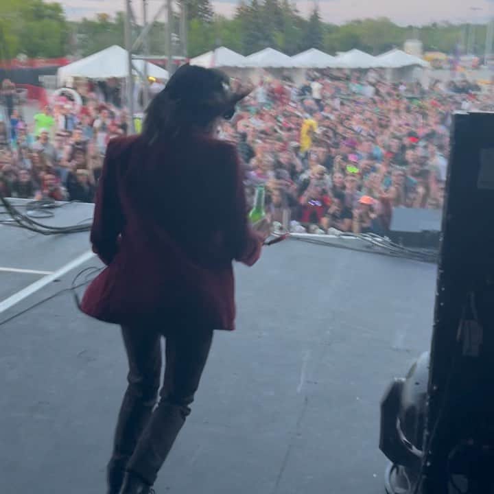 REZZのインスタグラム：「I closed out this fest in Canada just now and was feeling crazy so I poured my beer down everyone’s throat in the crowd At the end of my set」