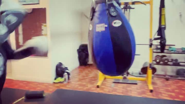 魅津希（井上瑞樹）のインスタグラム：「Striking short video.  Feels good.  Use a my code “Mizuki”, that’s 10% off with marrion apparel. https://shop.marrion-apparel.com/  @marrionapparel @manto_original   #mma #boxing #marrionapparel #coupon #code #Mizuki」