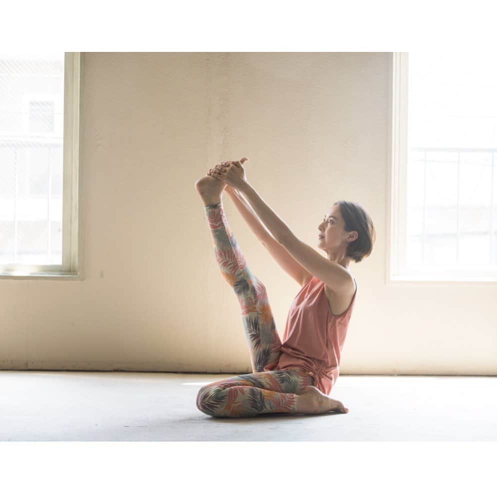 中原歩のインスタグラム：「* 6月27日月曜日11時半〜12時40分 原宿 @asako.yoga.tokyo にてヨガレッスンあります🧘‍♀️ 気圧や湿度の多い気候で浮腫んだり怠さがある方も多いのではないでしょうか？私もそうです🙋‍♀️ そんな時こそ身体を動かし、内側から巡りを促す事で本当ーーにスッキリするんです。 是非。是非とも一緒にヨガしましょう✨ 初心者の方、運動が久しぶりな方こそ大歓迎です😊 @asako.yoga.tokyo ホームページから予約、またはDMでも承ります。 お待ちしてます✨ *  * * #ヨガレッスン#初心者大歓迎#原宿ヨガ#明治神宮前ヨガ#中原歩」