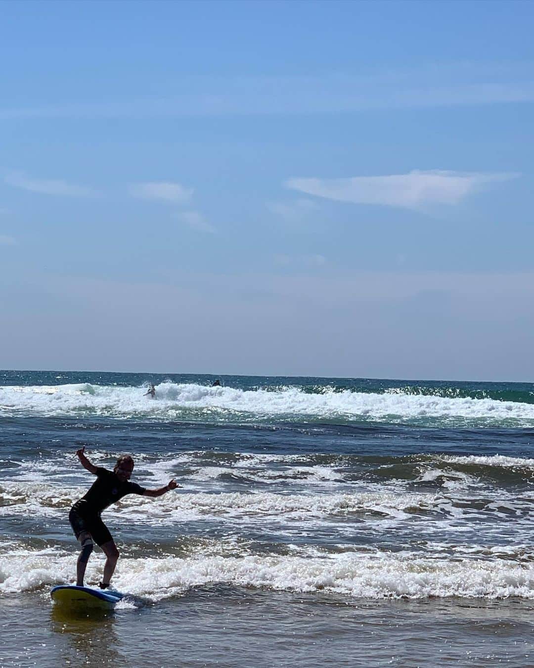 ユリア・シェチニンさんのインスタグラム写真 - (ユリア・シェチニンInstagram)「New skills of the week 🤣🤙 • 1️⃣ proudly standing up for a few seconds 🥳 2️⃣ board in the face 💥 3️⃣very focused on not falling🧠🥵 4️⃣double Shaka 🤙 5️⃣nose dive 🐋  #surf #surfcamp #puresurfcamp」6月25日 17時25分 - iouliachtchetinina