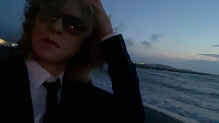 YOSHIKIのインスタグラム：「This is where I grew up. I came here for my mother’s memorial ceremony. 生まれ故郷。母､ 四十九日。 I miss my mother  Yoshiki  #yoshiki #tateyama #chiba #japan  #mother #rip」