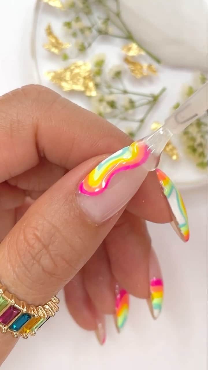 NailsVideosのインスタグラム：「Pastel neon rainbow nails by @joydumpling 🌈」