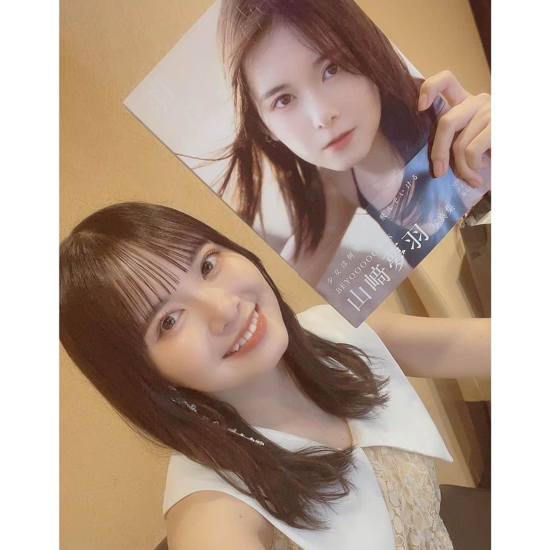 BEYOOOOONDSさんのインスタグラム写真 - (BEYOOOOONDSInstagram)「ゆっはー໒꒱· ﾟ  #山﨑夢羽　でーす！！ 本日#2nd写真集「羽化-growing wings-」を発売させて頂きました！！ #渋谷TSUTAYA　さんでのイベント、オンライントークにお話会とっても楽しかったよ😇 皆さんのお陰で今日も宇宙一ユハッピーです！ ありがとう！！ たくさんの方に届きます様に〜  #115点満点 #いつもありがとう」6月25日 20時20分 - beyooooonds_official