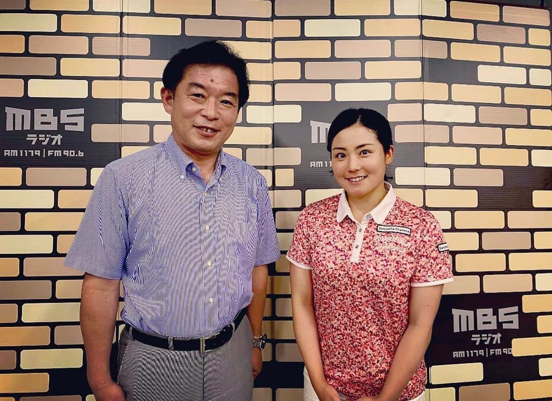 山村彩恵のインスタグラム：「お知らせ♪  MBS ラジオに出演します📻✨  ~MBS 茶屋町ゴルフ倶楽部~ Sunday Morning Shot !  今週末、6月26日(日)から 3 週にわたってゲスト出演します ！  なかなか普段話す事のないゴルフに対する考えや、今の目標、今後の展望など馬野アナとご一緒させていただきお話してきました‼︎  関西圏の方は AM1179/FM90.6、  そうでない方はラジオアプリの radiko で チェックしてくださいね😊  6月26日(日) 6:20~6:45  7 月 3日 (日) 6:20~6:45  7 月10日 (日) 6:20~6:45  関西エリアの放送ですが、 ラジオアプリの radiko で全国から聴けます✨ 日曜の朝のお供にしていただけると嬉しいです📻🍀 そして、サインボールのプレゼントもあります。 @shot_mbs  https://www.mbs1179.com/shot/  ←チェックしてみてください! 番組アカウントのフォロー&コメントも是非‼︎  #mbs #mbsラジオ ラジオ #ちゃやごる #ゴルフ」