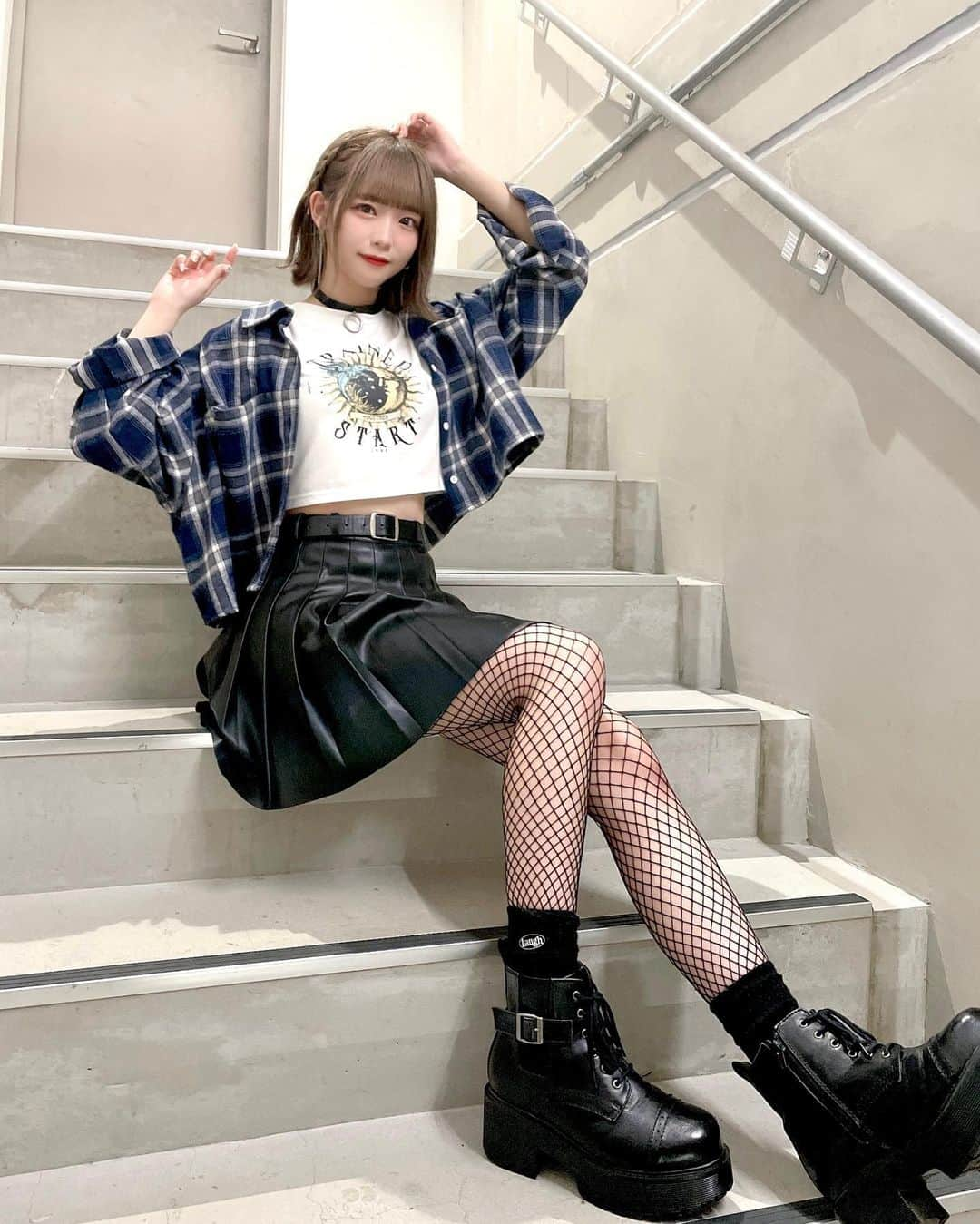 濱越さおりさんのインスタグラム写真 - (濱越さおりInstagram)「. ロック私服似合ってる？🎸⚡️🖤  T-shirt、shirt： @shein_japan  skirt： @zara   #さおちコーデ」6月25日 22時08分 - hamakoshi_saori