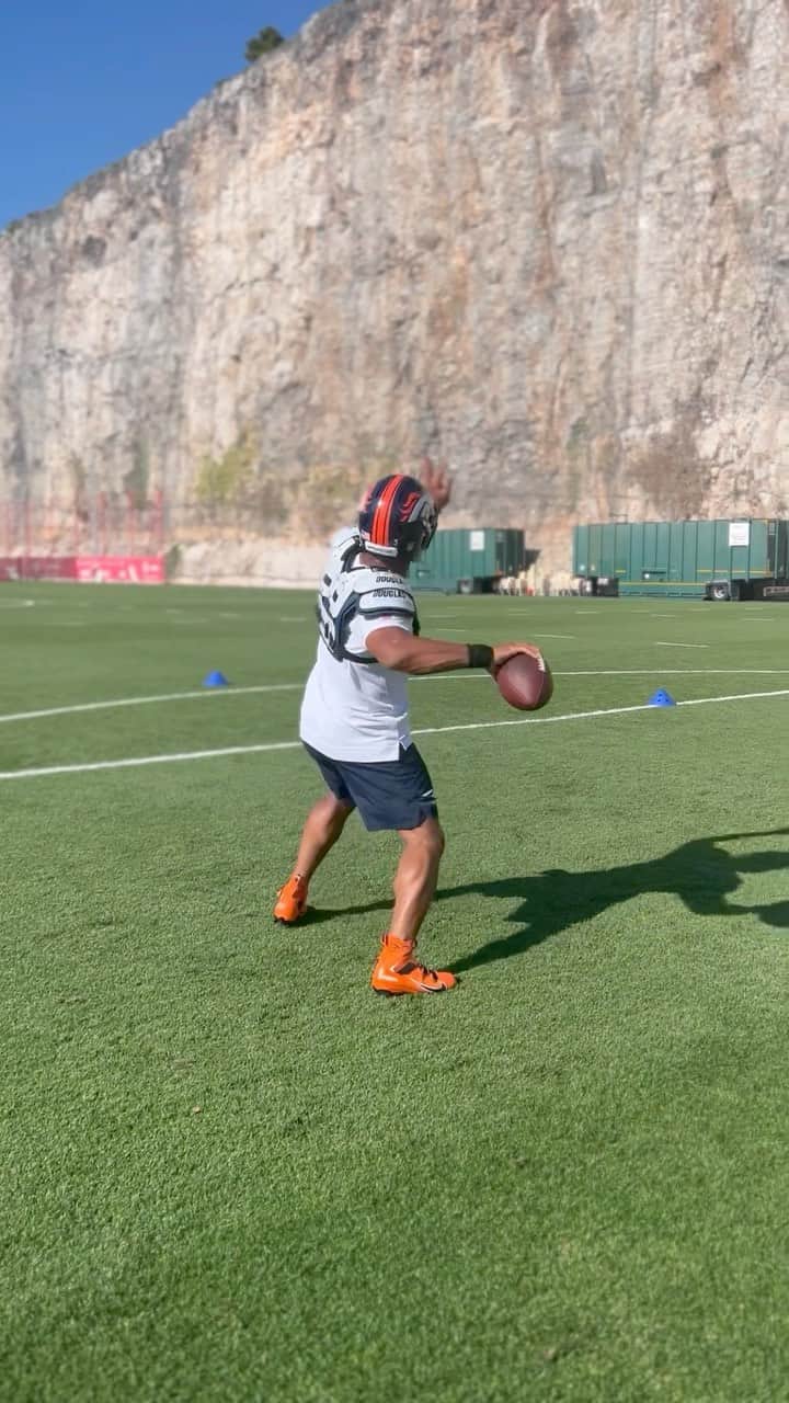 ラッセル・ウィルソンのインスタグラム：「On top of the mountain overlooking the sea..Thanks Monaco! Anytime anyplace we work! WINNING is a Habit. ⚽️🏈 Grateful for Team @ASMonaco @Broncos #LetsRide」